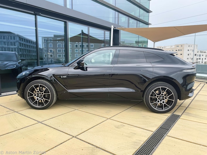 Vehicle image ASTON MARTIN DBX