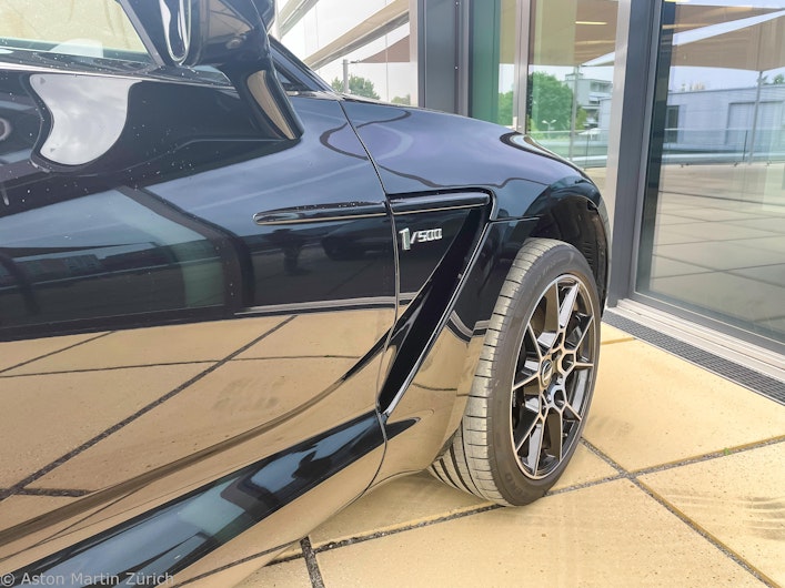 Vehicle image ASTON MARTIN DBX