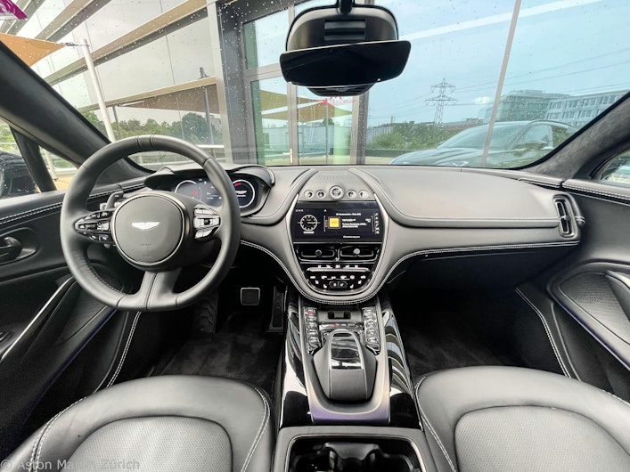 Vehicle image ASTON MARTIN DBX