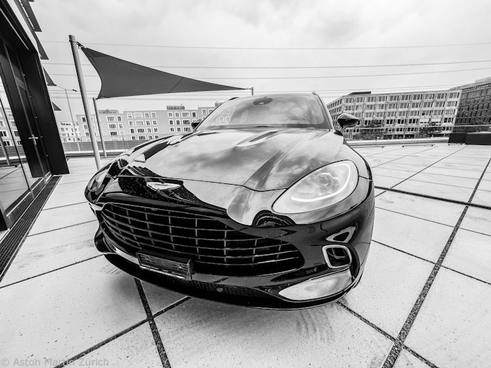 Vehicle image ASTON MARTIN DBX