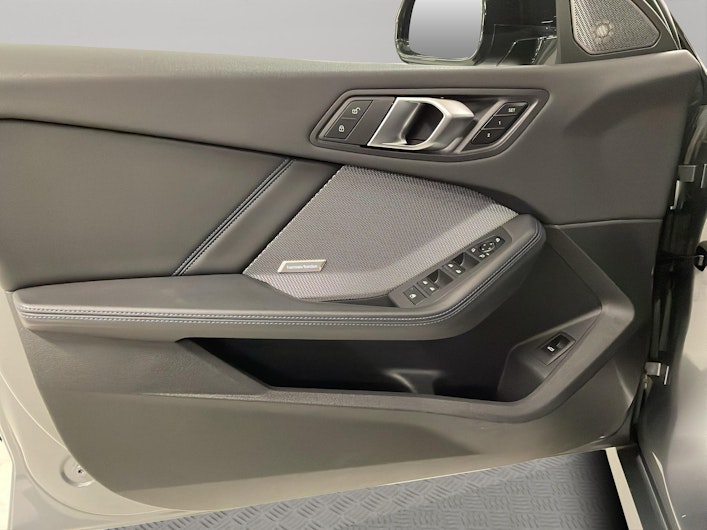 Vehicle image BMW 1 SERIES