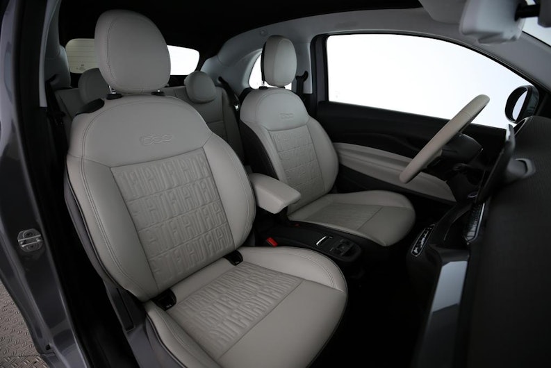 Vehicle image FIAT 500