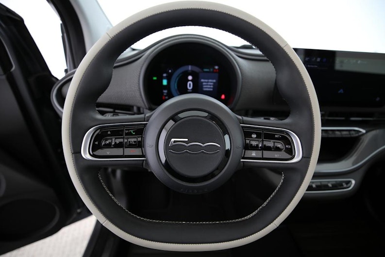 Vehicle image FIAT 500