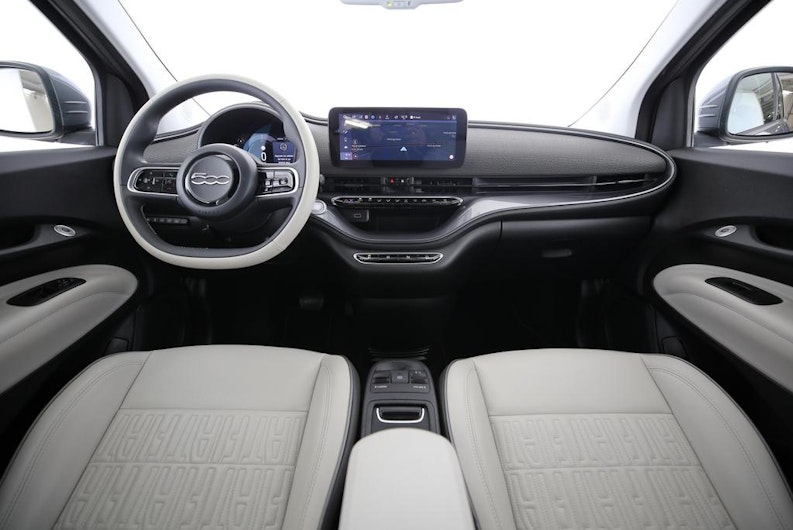 Vehicle image FIAT 500