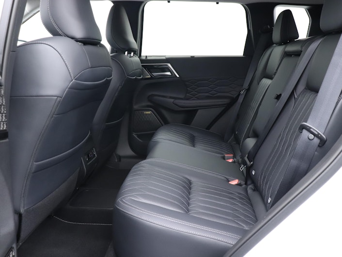 Vehicle image MITSUBISHI OUTLANDER