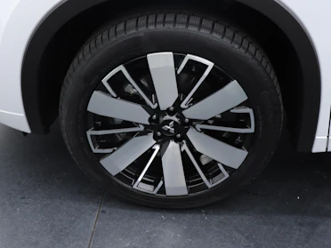 MITSUBISHI OUTLANDER 9