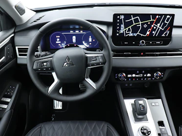 MITSUBISHI OUTLANDER 5