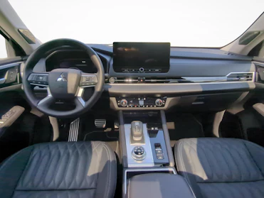 MITSUBISHI OUTLANDER 8