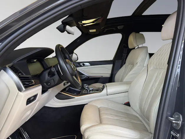 BMW X7 M50i