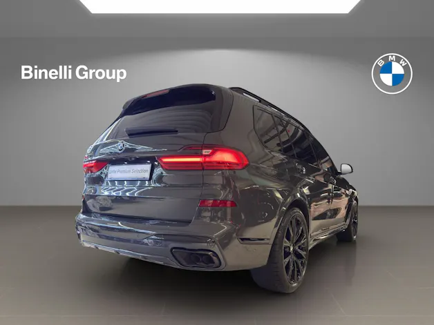 BMW X7 M50i