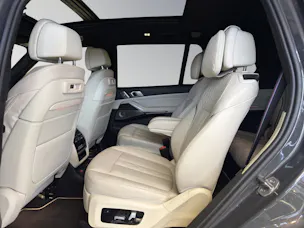 BMW X7 M50i