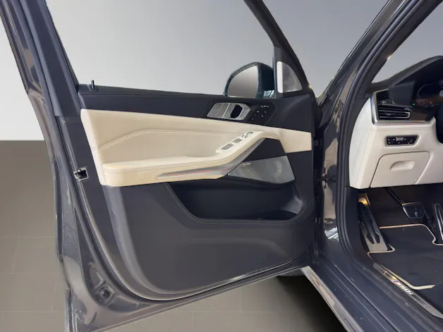 BMW X7 M50i