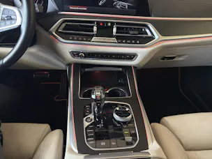 BMW X7 M50i
