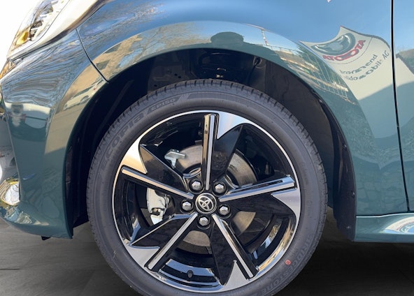 Vehicle image 17 Vehicle image 17