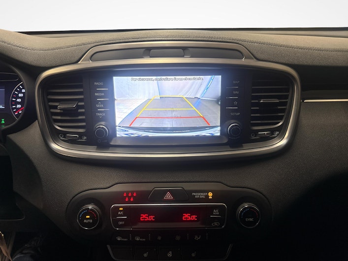Vehicle image KIA SORENTO