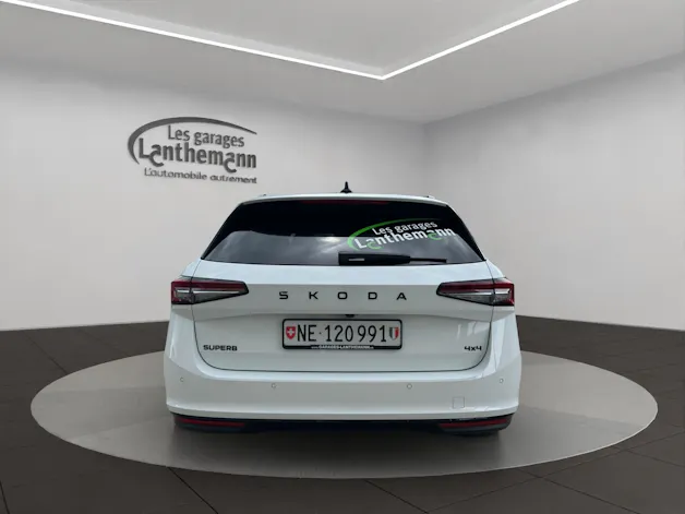 Škoda Superb Combi 2.0 TSI Sportline 4x4 DSG