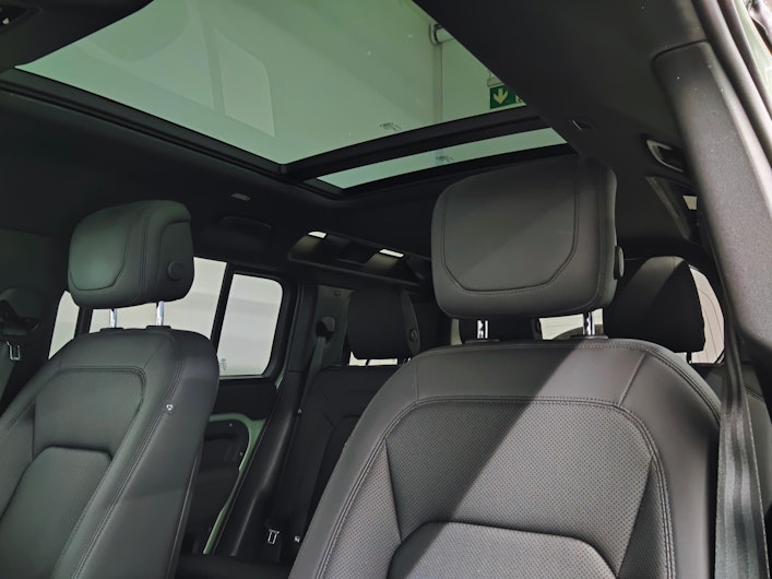 Vehicle image LAND ROVER DEFENDER