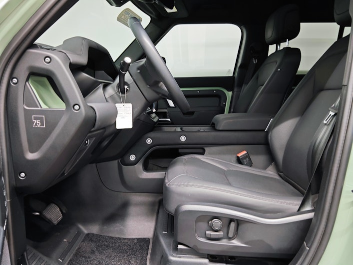 Vehicle image LAND ROVER DEFENDER