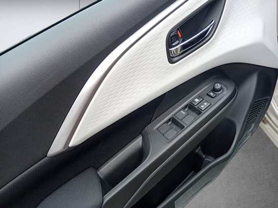 Vehicle image 10 Vehicle image 10