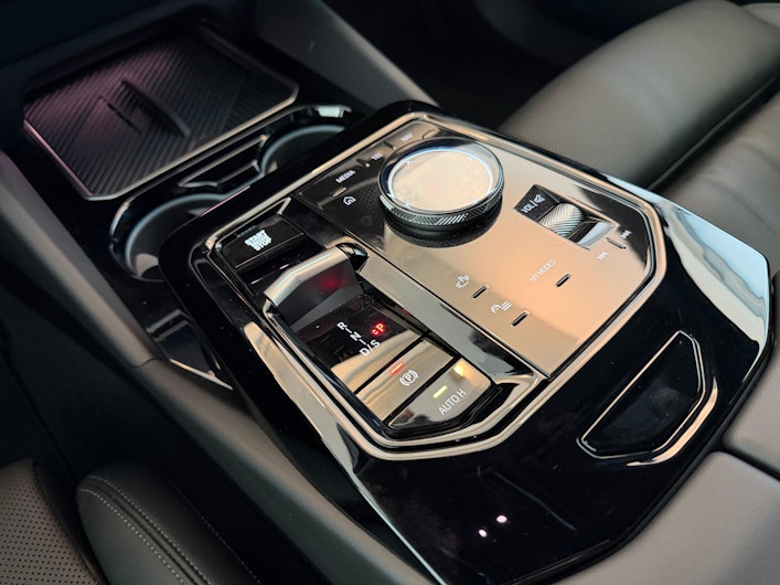 Vehicle image BMW 5 SERIES