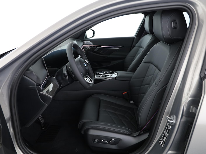 Vehicle image BMW 5 SERIES