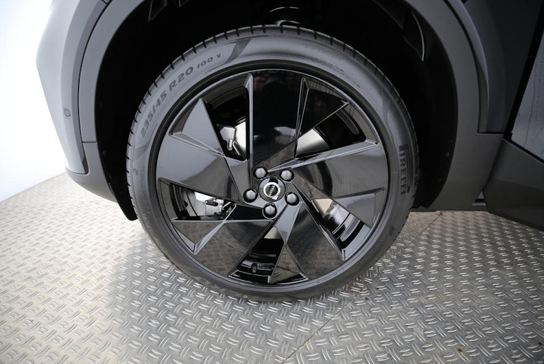 Vehicle image VOLVO C40