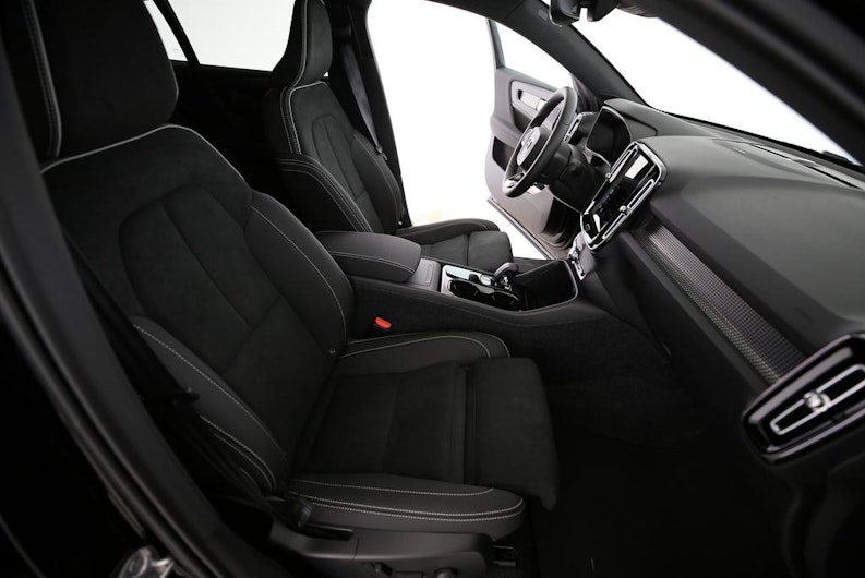 Vehicle image VOLVO C40