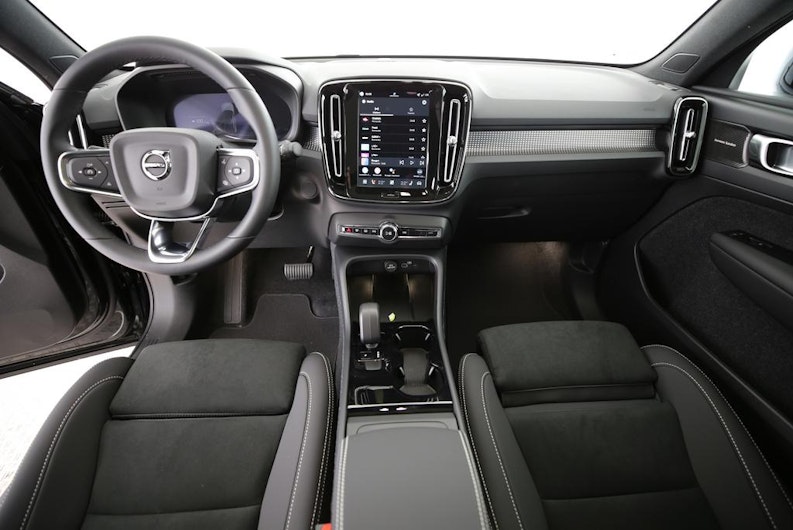 Vehicle image VOLVO C40