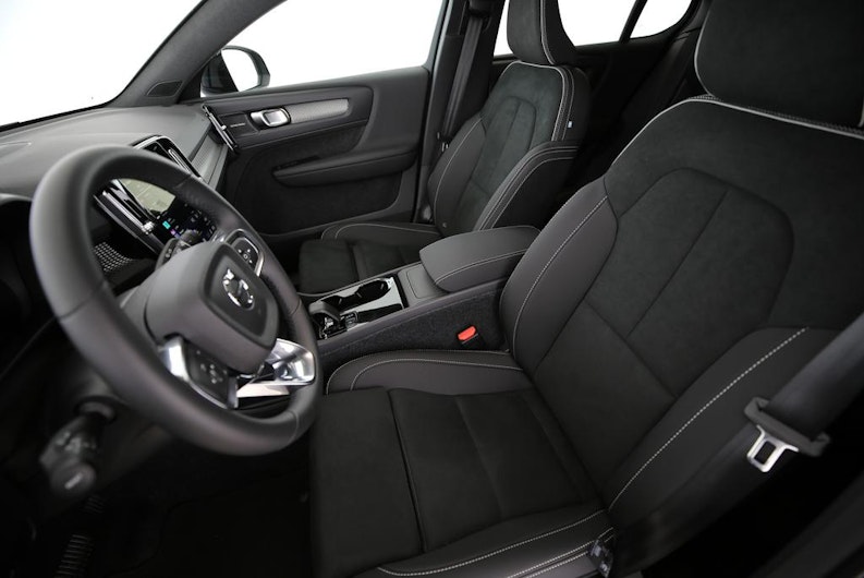 Vehicle image VOLVO C40