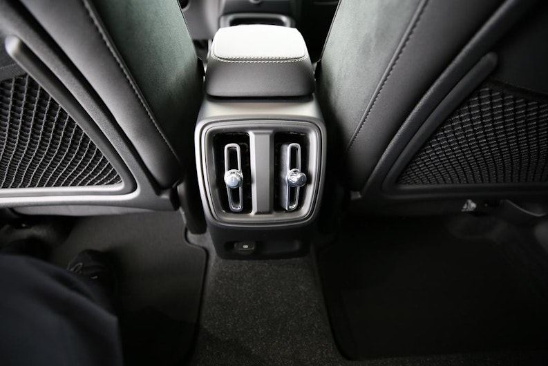 Vehicle image VOLVO C40