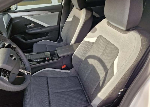 Vehicle image 4 Vehicle image 4