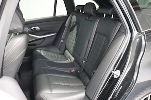 Vehicle image BMW 330i xDrive Touring