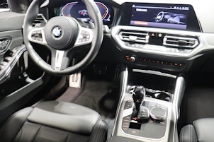 Vehicle image BMW 330i xDrive Touring