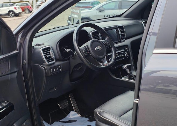 Vehicle image 9 Vehicle image 9