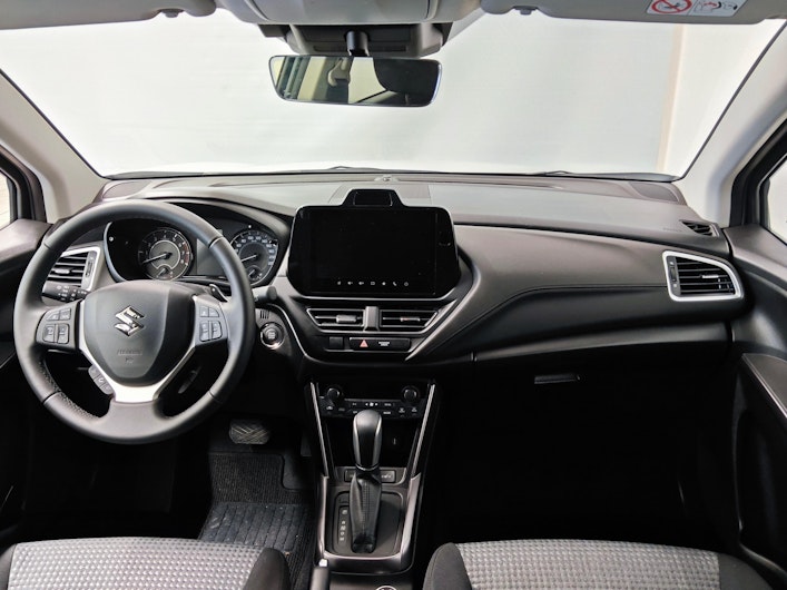 Vehicle image SUZUKI S-CROSS