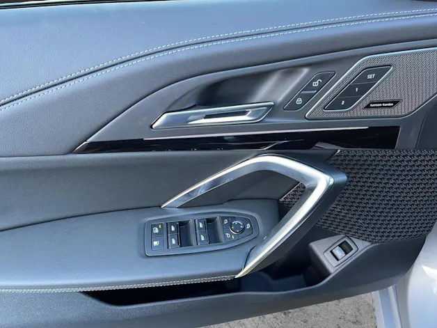 BMW X1 30e xDrive paddles