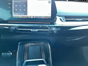 BMW X1 30e xDrive paddles