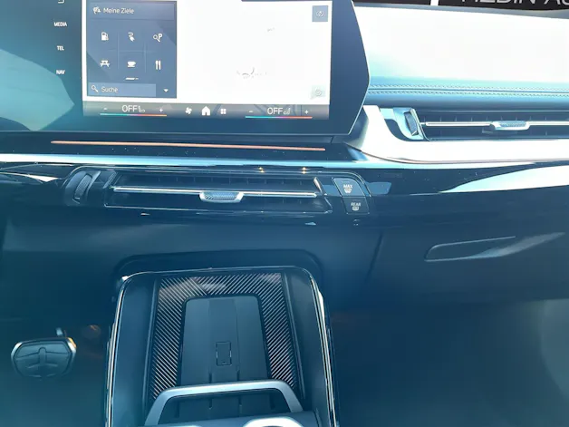 BMW X1 30e xDrive paddles