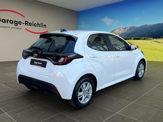 Vehicle image 4 Vehicle image 4