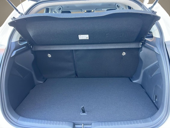 Vehicle image 18 Vehicle image 18