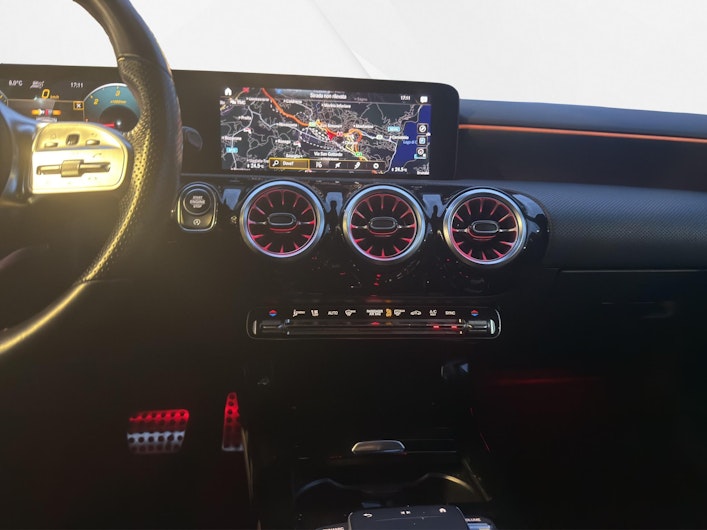 Vehicle image MERCEDES-BENZ A 180