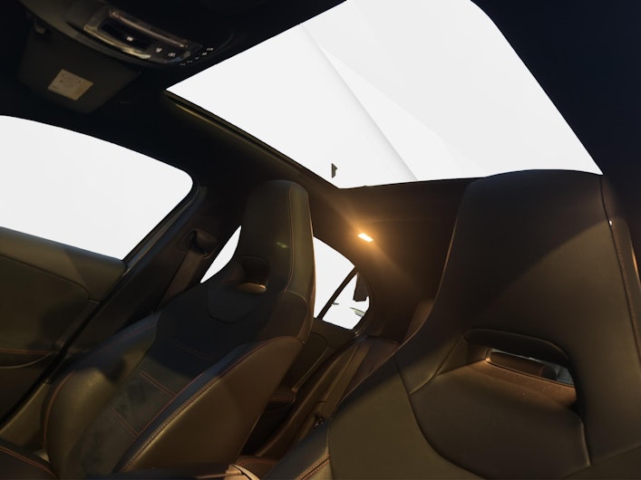 Vehicle image MERCEDES-BENZ A 180