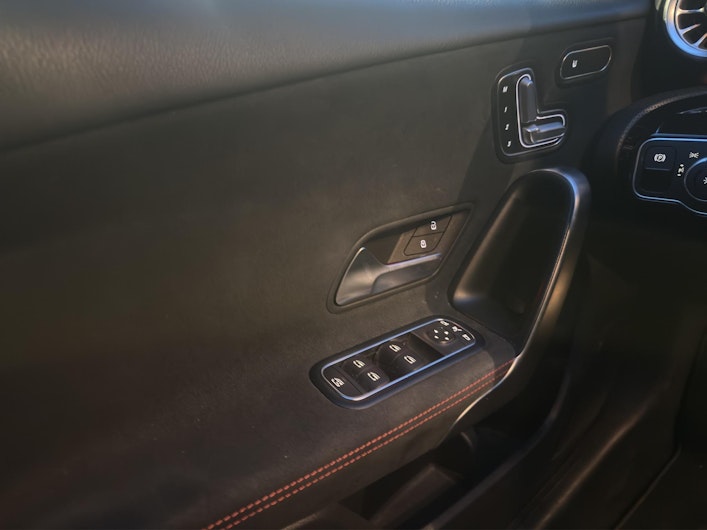 Vehicle image MERCEDES-BENZ A 180