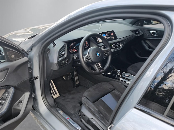 Vehicle image BMW 1 SERIES