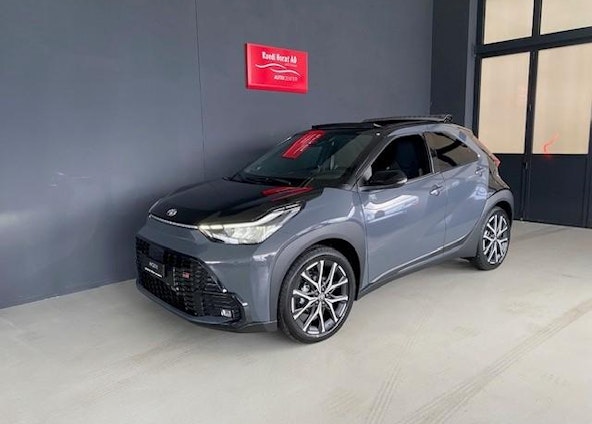 First vehicle image First vehicle image