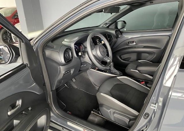 Vehicle image 8 Vehicle image 8