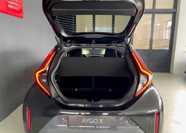 Vehicle image 6 Vehicle image 6