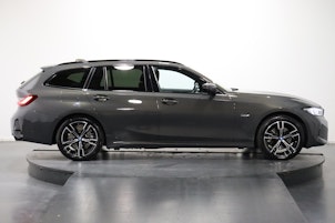 Vehicle image BMW 330e xDrive SAG Touring