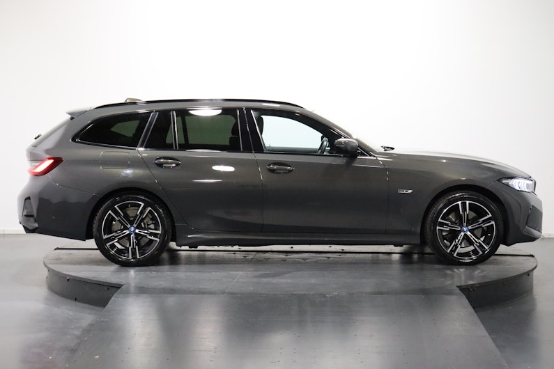 Vehicle image BMW 3 SERIES