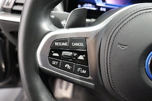 Vehicle image BMW 330e xDrive SAG Touring